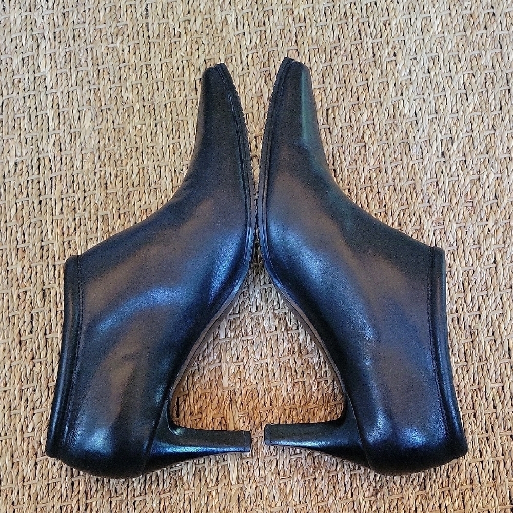 Liz Claiborne Flex Black Leather Heeled Boots with Pointed Toe & Zipper Size 8 - Picture 5 of 9